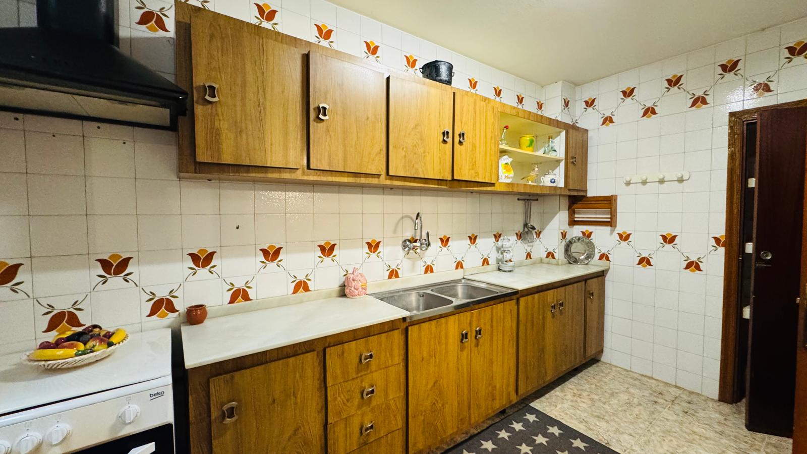 Se vende amplia casa de pueblo con jardín en Pedreguer