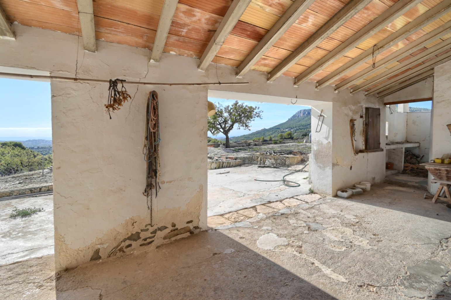 Se vende finca en Benissa con vistas abiertas al mar y motaña