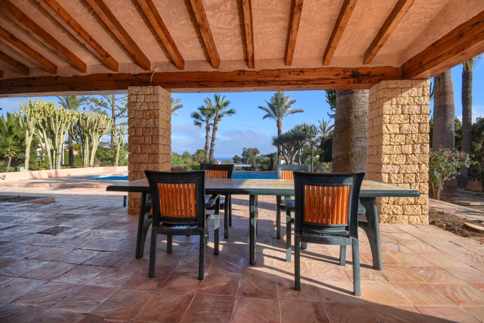 Se vende chalet en La Fustera a 450 m del mar