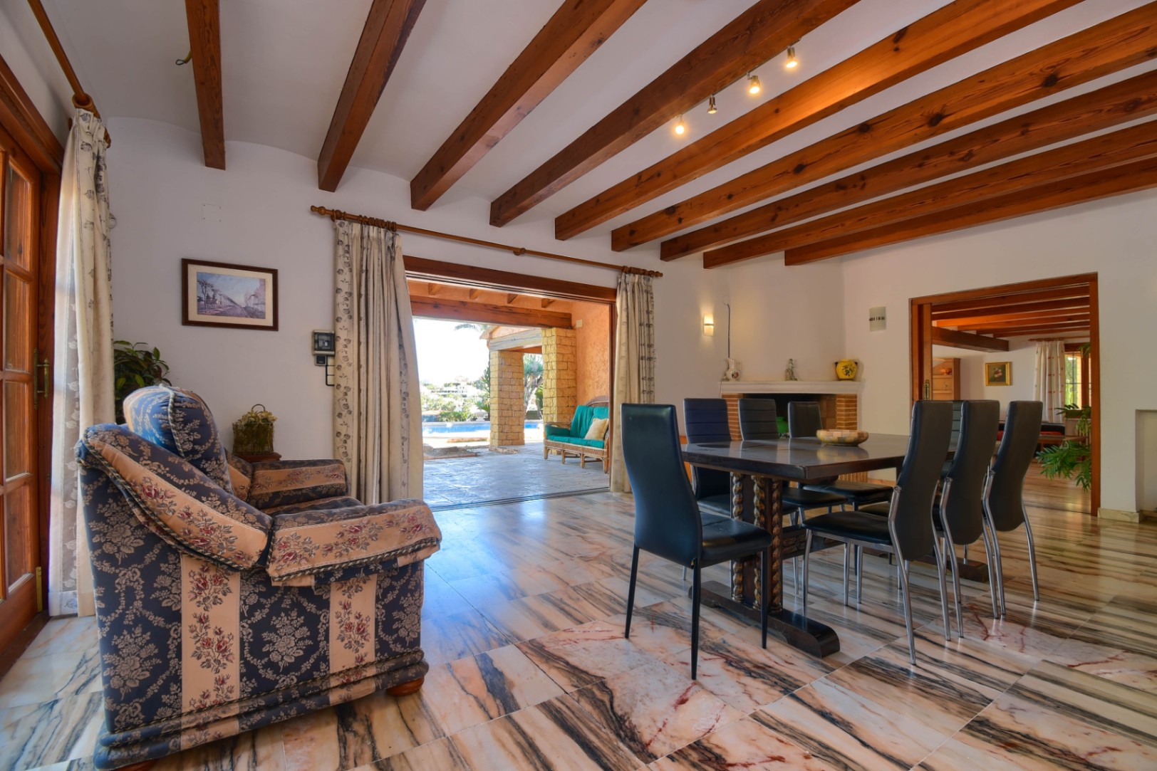 Se vende chalet en La Fustera a 450 m del mar