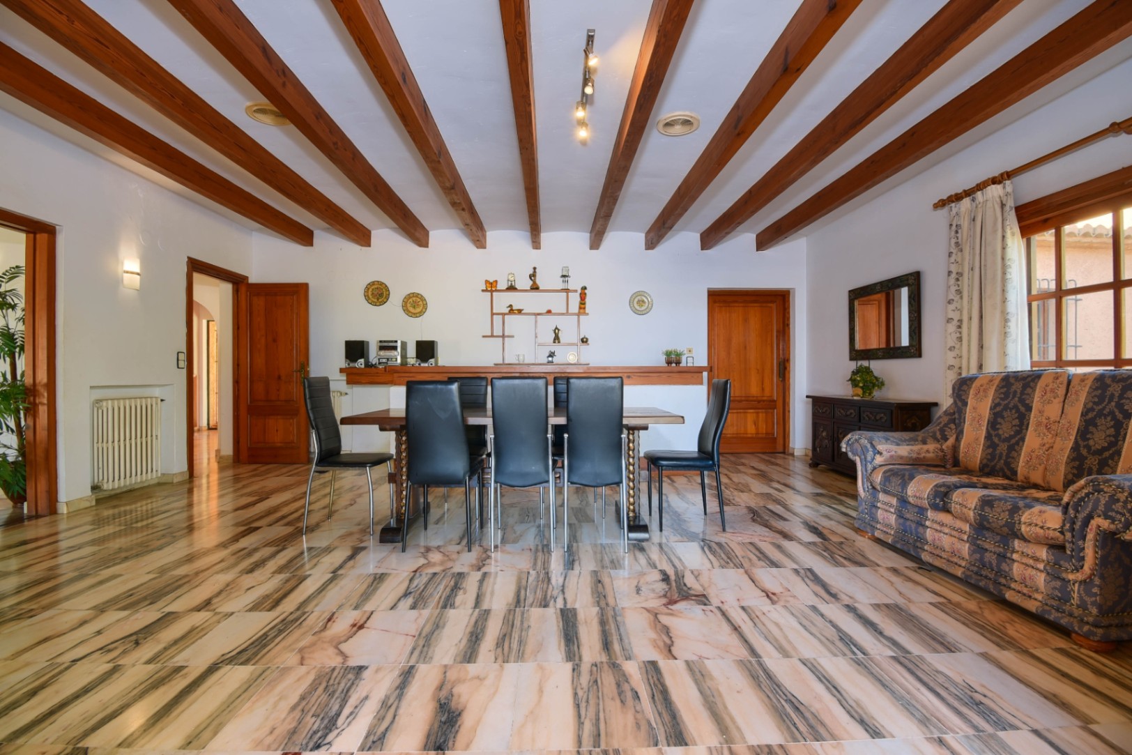 Se vende chalet en La Fustera a 450 m del mar