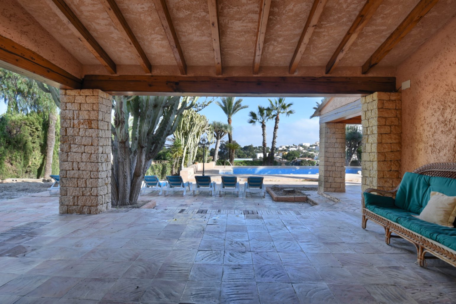 Se vende chalet en La Fustera a 450 m del mar