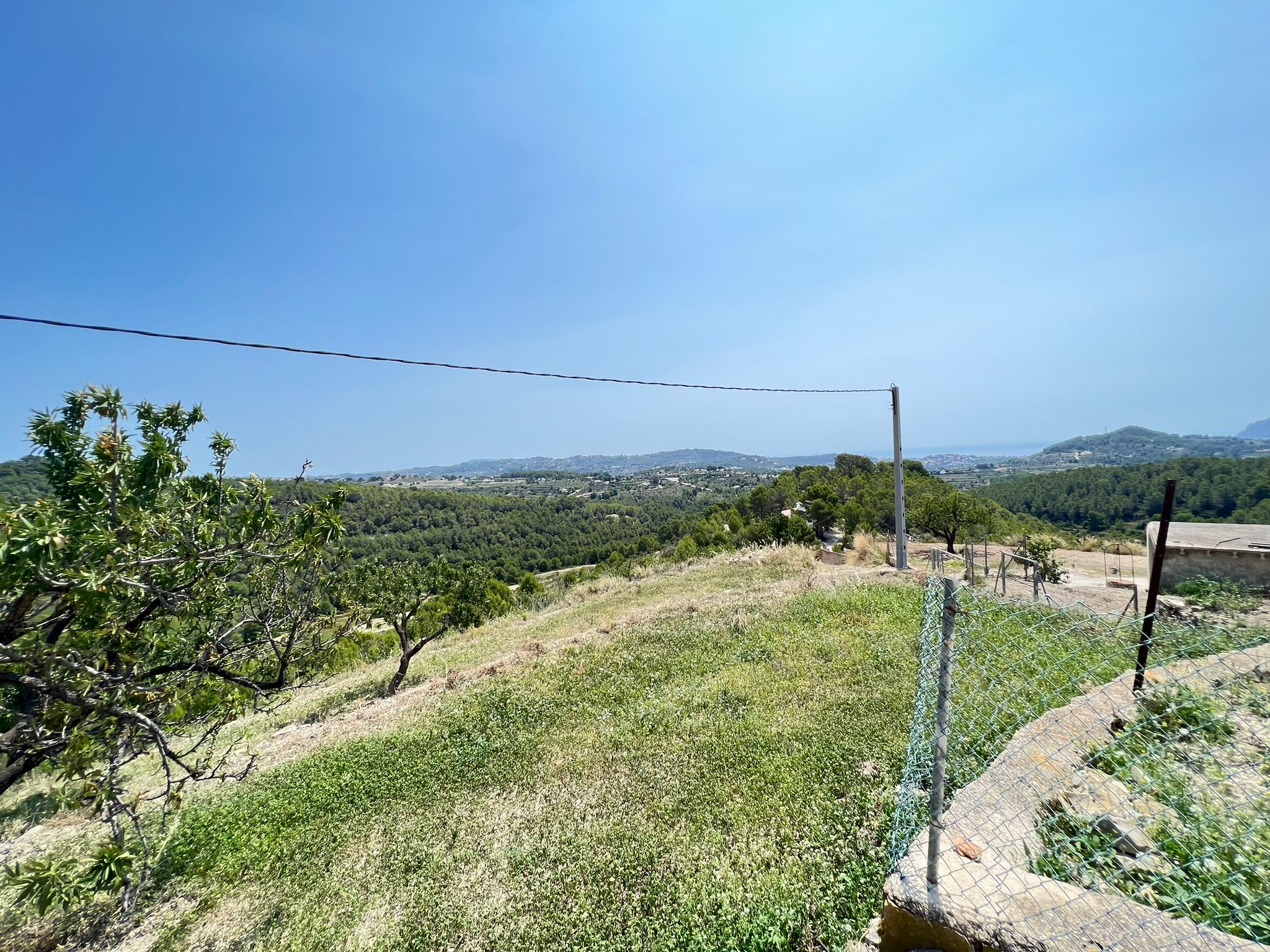 Se vende finca en Benissa con vistas abiertas al mar y motaña